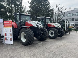 Си поздравява Тонглун при преизбирането му за партиен лидер на Лаос