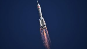 Кризата с отломките на Shenzhou 20 в Китай: катализатор за космическа война – или мир?