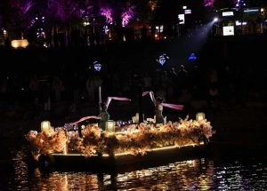 Водно и светлинно шоу привлича посетители към река Zhangjiajie