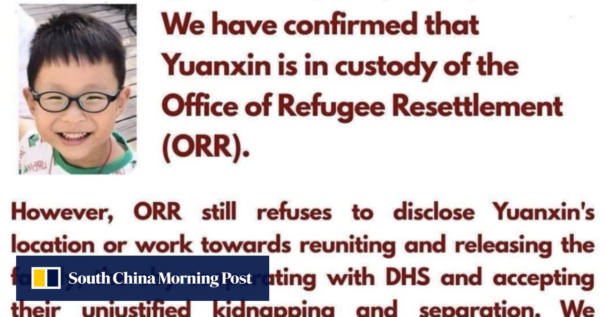 Шестгодишно китайско момче говори с баща си след задържане в ICE