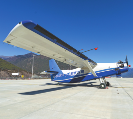 Голям товарен дрон извършва изпитателен полет