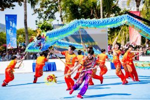 Саня е домакин на международно състезание по танци на дракон и лъв