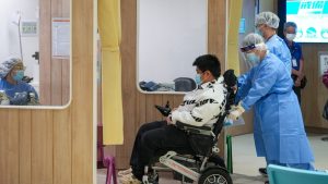 Жителите на Хонконг с ниски доходи са затънали в безкрайна бюрокрация на заявления за освобождаване от медицински такси