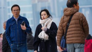 Хонгконгите трябва да се подготвят за студената неделя, тъй като температурите падат до 13 градуса