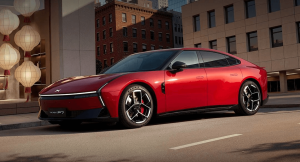 XPeng разкрива актуализиран P7, започващ от $28 000 със стек за автономно шофиране от следващо поколение