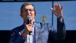 Министерството на правосъдието урежда дело от съюзника на Тръмп Майкъл Флин за 1,2 милиона щатски долара