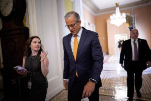 Конгресът на САЩ удължи спорния закон за наблюдение с 10 дни