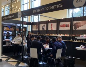 Фирмата за гримове набира популярност с „Произведено в Китай“